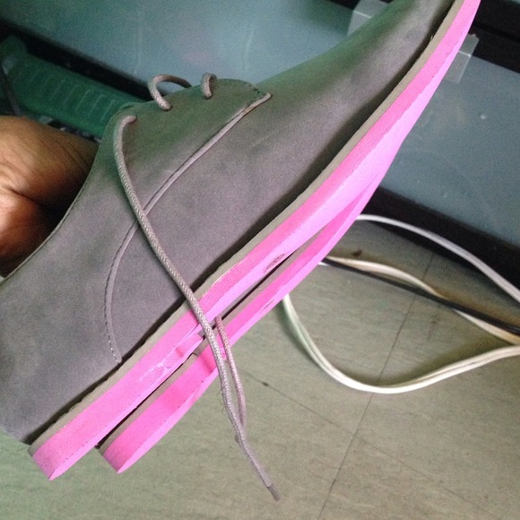 Gray oxfords color lock pink sole