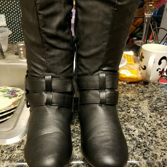Knee high black flat boots - Picture 4 of 4