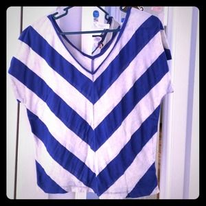 Old Navy blue and cream chevron shirt.