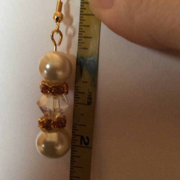 BOGO SALE ๐ Statement Pearl Stacked Earring - Picture 3 of 3