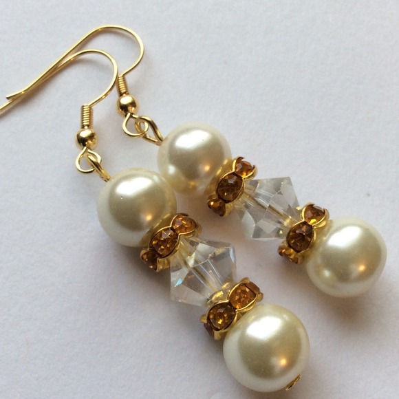 Jewelry - BOGO SALE 🎉 Statement Pearl Stacked Earring
