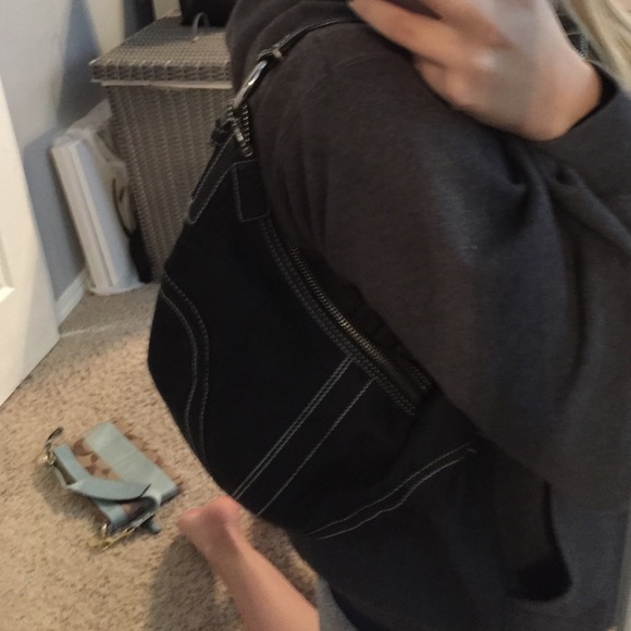 A black Coach hobo bag! - Picture 4 of 4