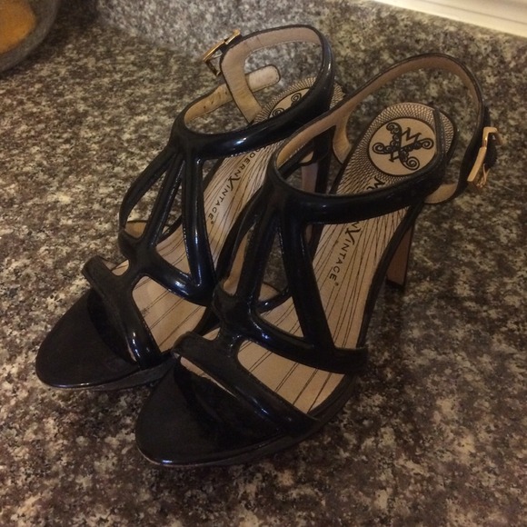 💢SOLD💢 Black Modern Vintage heels