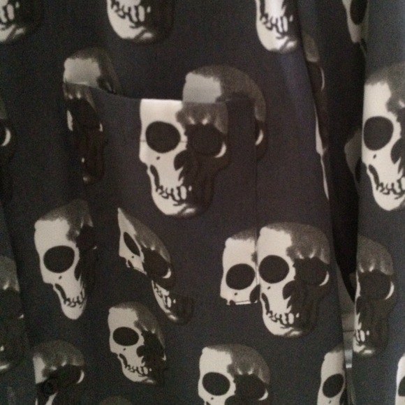 Skull printed button up - Picture 3 of 4