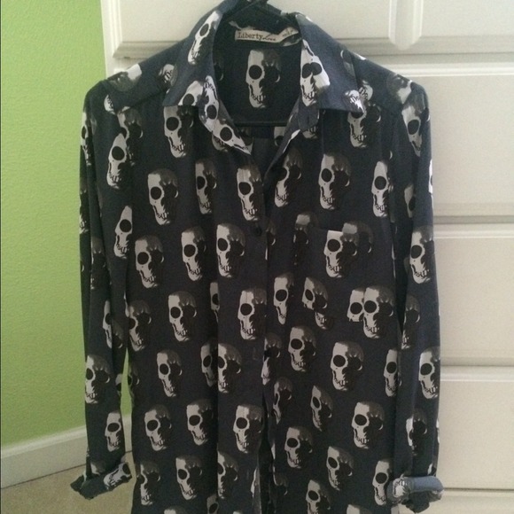 Skull printed button up - Picture 4 of 4