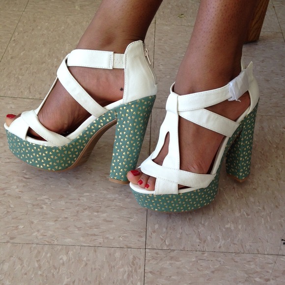 Color Block Seaform Green Heels - Picture 2 of 4