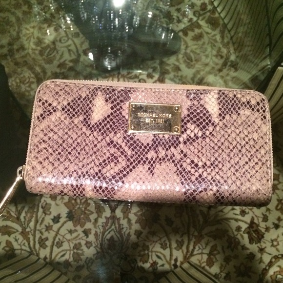 MIchael kors zip around wallet