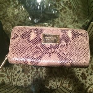 MIchael kors zip around wallet