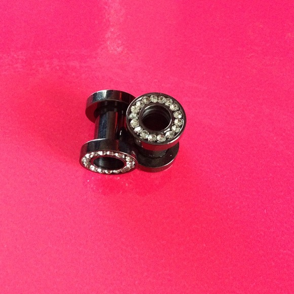 2g Surgical Steel Diamond Ring Tunnels