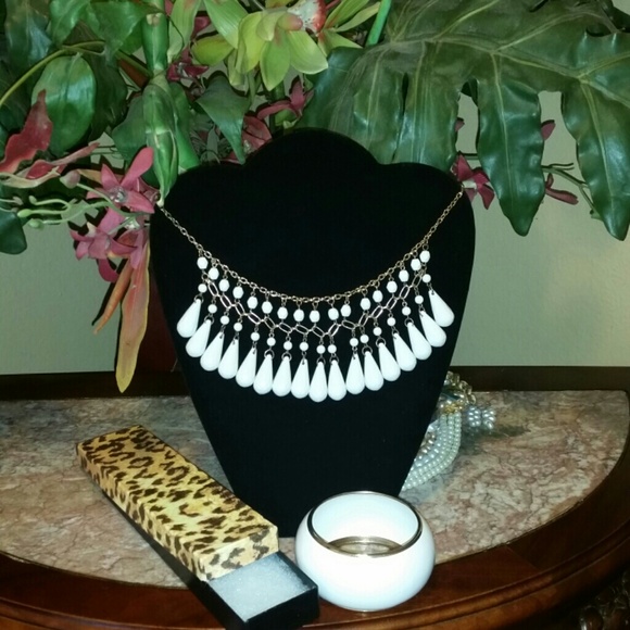 Sale!!!Vintage Statement necklace & bracelet🎉