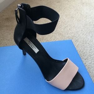Simply Vera heels