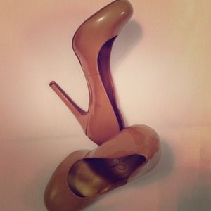 Jessica Simpson round toe tan pumps