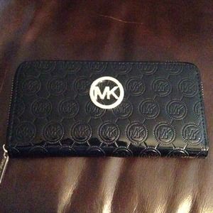 Michael Kors Saffiano full zip wallet, black/gold