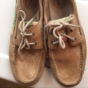 Woman size 8 Sperrys