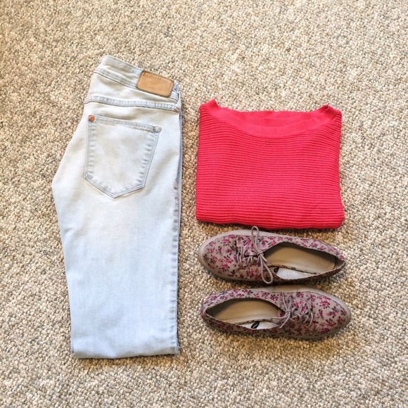 Low Rise Light Wash Denim Jeans