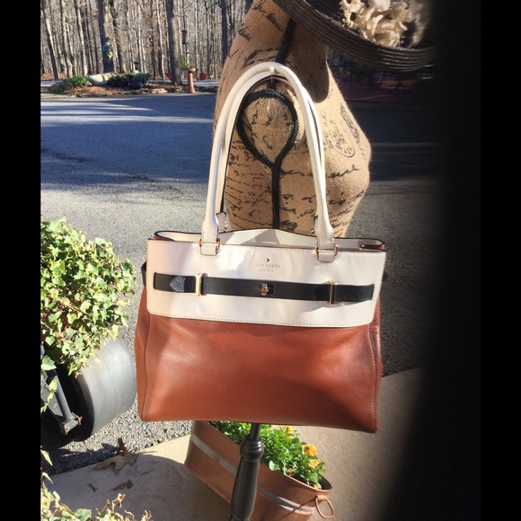 Very Classy KATE SPADE Shoulder/Tote bag!
