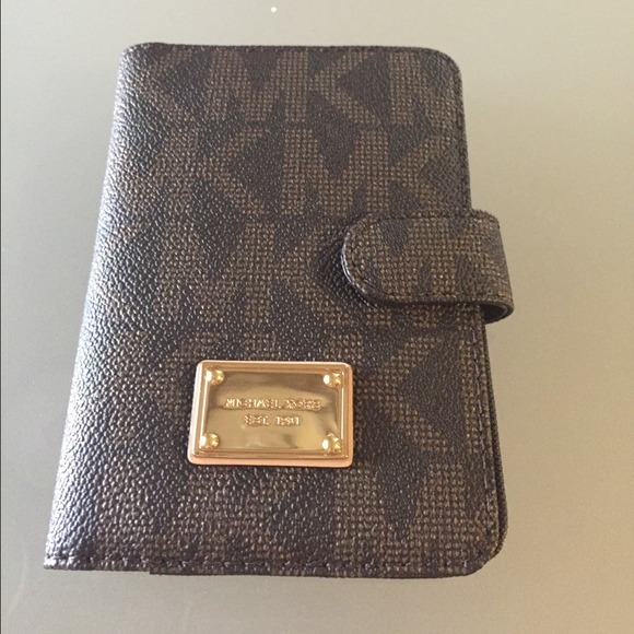 NWT Michael Kors Jet Set Travel Passport Cover.