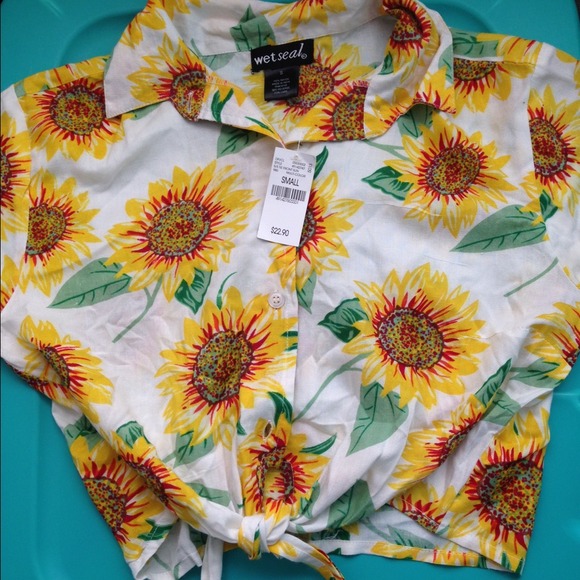 ❗️SOLD❗️Sun Flower Crop Top - Picture 2 of 4