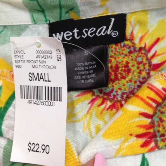 ❗️SOLD❗️Sun Flower Crop Top - Picture 3 of 4