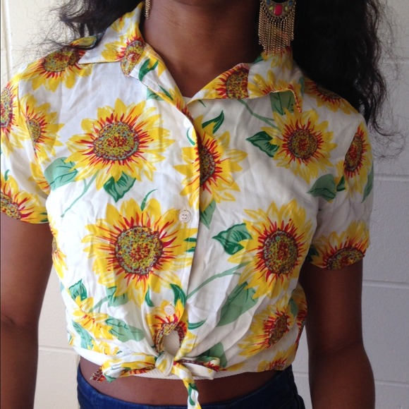 ❗️SOLD❗️Sun Flower Crop Top - Picture 4 of 4
