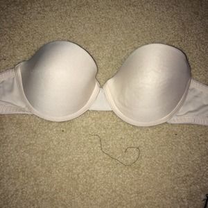 White/beige strapless bra