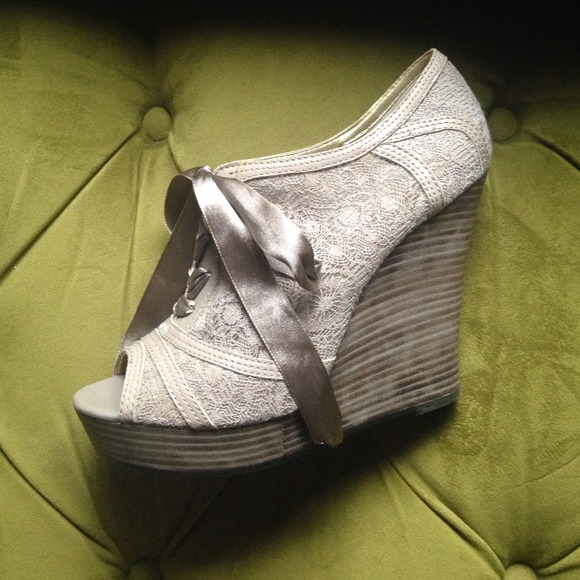 Seychelles grey wedge peep toe!
