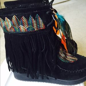 Moccasin Boots NWOT