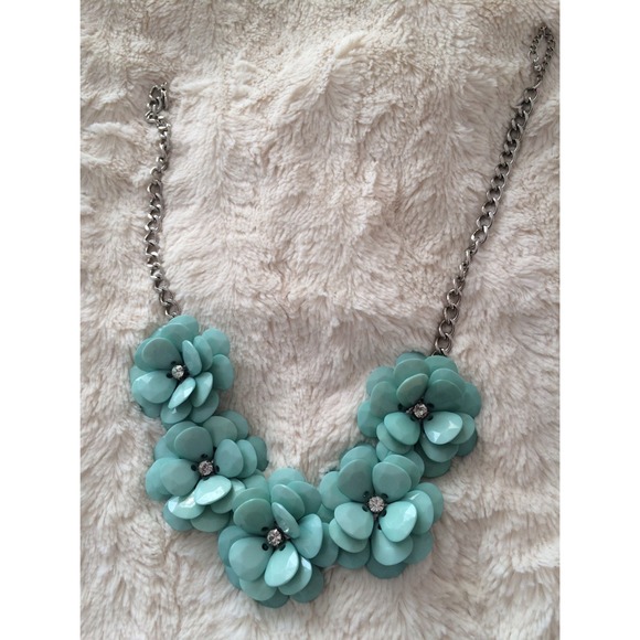 Flowered statement necklace Charlotte Russe