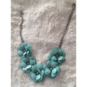 Flowered statement necklace Charlotte Russe