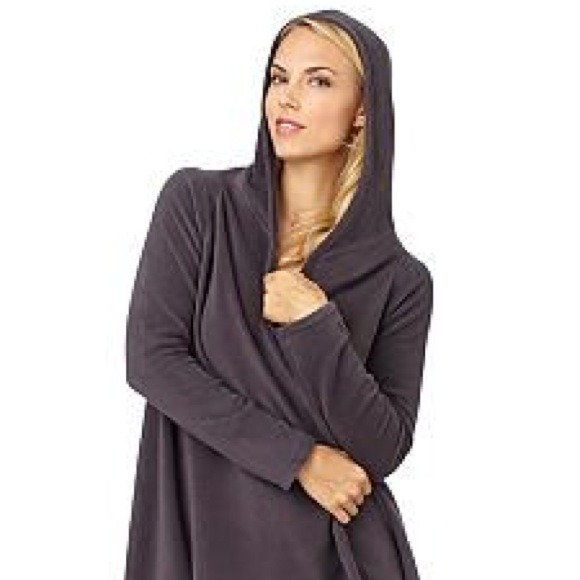Cuddle duds hooded wrap