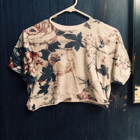 Knyew Crop Top