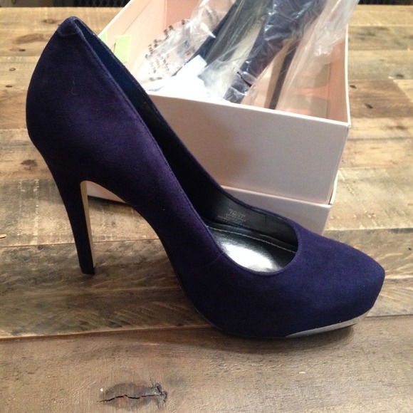 🎉NEW in box BCBGeneration pump 👠🎉