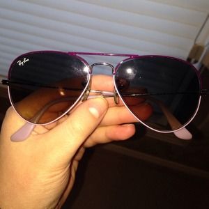AUTHENTIC RAY-BAN AVIATOR SUNGLASSES AUTHENTIC RAY-BAN AVIATOR SUNGLASSES