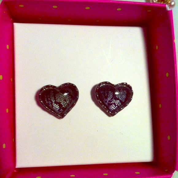 Betsey Johnson snakeskin heart earrings