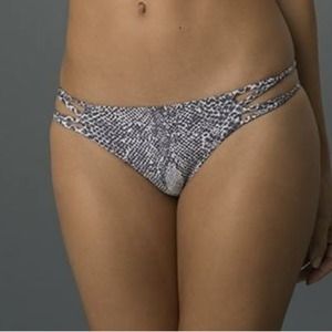 Acacia 2015 Maui bottoms in snake