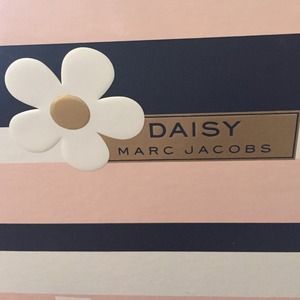 daisy Marc Jacobs perfume