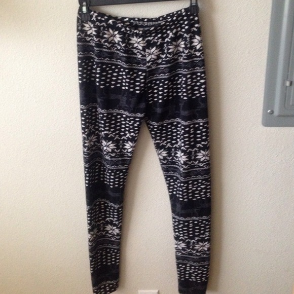 Black and white leggings