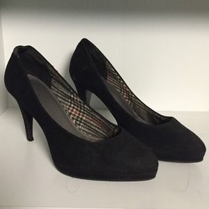 black suede heels size 9W