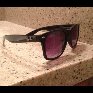 Wayfarer Black Rayban Sunglasses