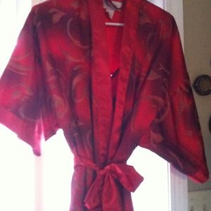 Silky sleepwear with matching robe