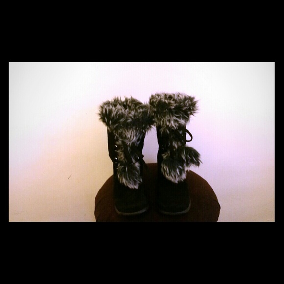 Black fur boots