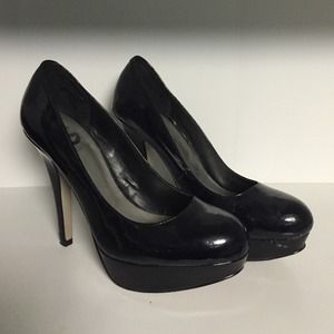 black guess heels