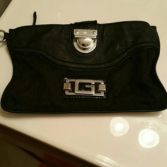 Authentic guess wristlet - Picture 1 of 4