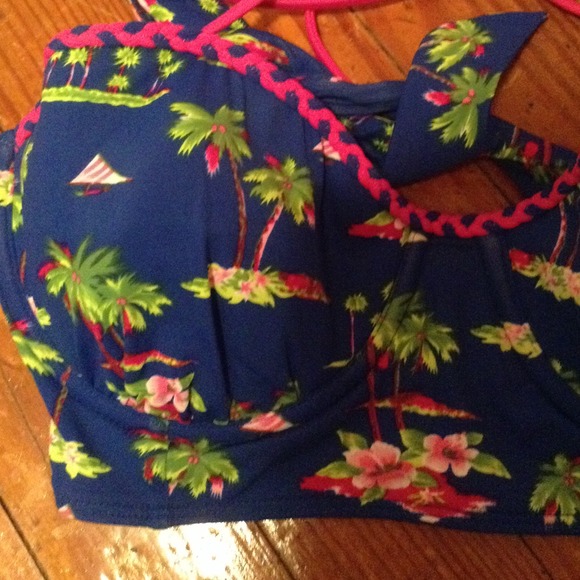 Cute bikini top - Picture 2 of 4