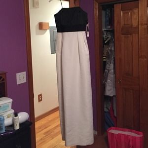 NEW PICS. long black and white dress. Bow on back