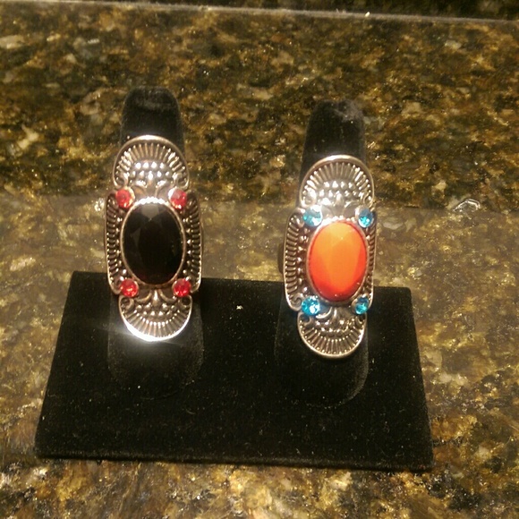 Silver rings - Picture 1 of 1