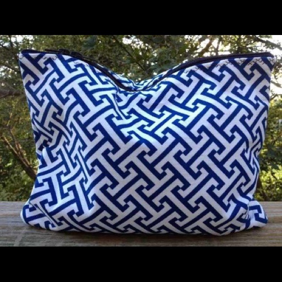 NWOT Nautical Print Clutch