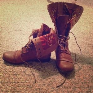 Size 8 brown tie up boots