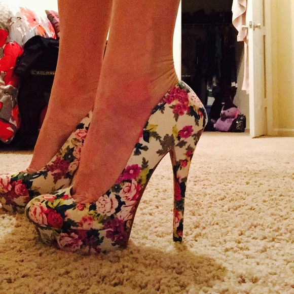 7.5 floral heel - Picture 2 of 3