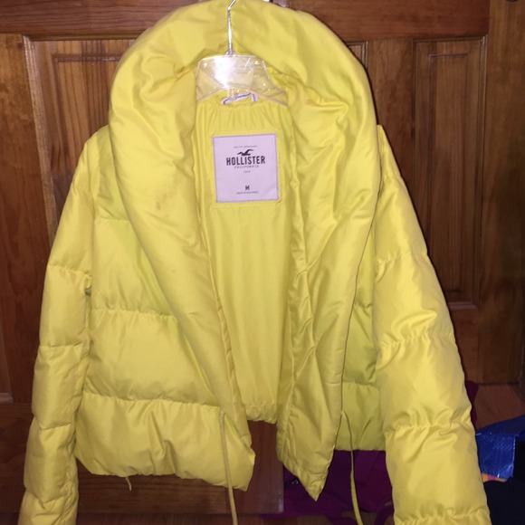 ⬇️ PRICE REDUCED. Hollister puffy snow jacket